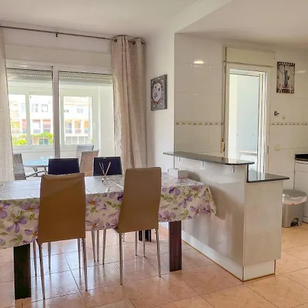 Charming 2-bed In Apartment